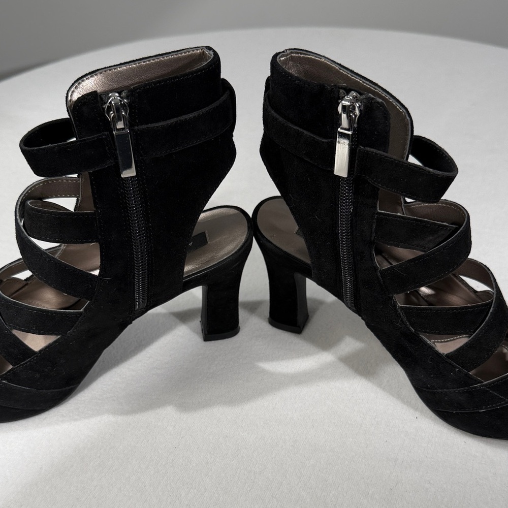 Array Elegant Black Heeled Sandals - Picture 8 of 11